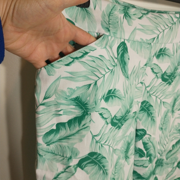 NWT Coral Bay Multi Color Floral Print Pull On Women's Capris Size 12P Set Of 2 - Picture 2 of 15